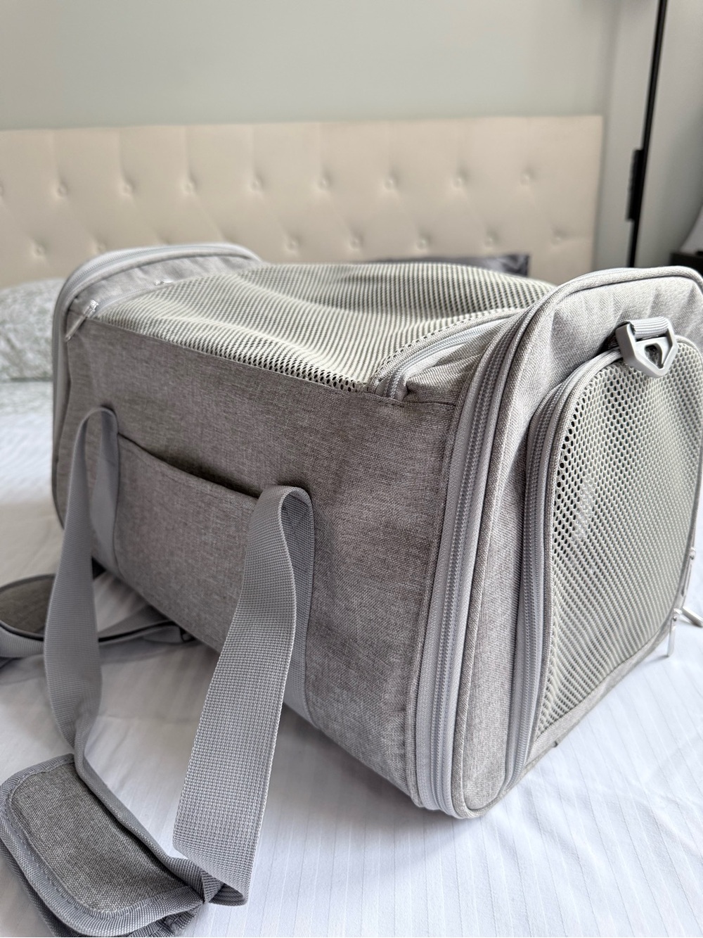 Grey Pet Carrier Bag for Cats & Small Dogs